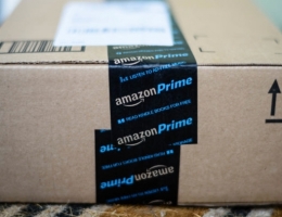 Nel fragore dello scandalo Facebook, Amazon Prime aumenta il prezzo dell'80%